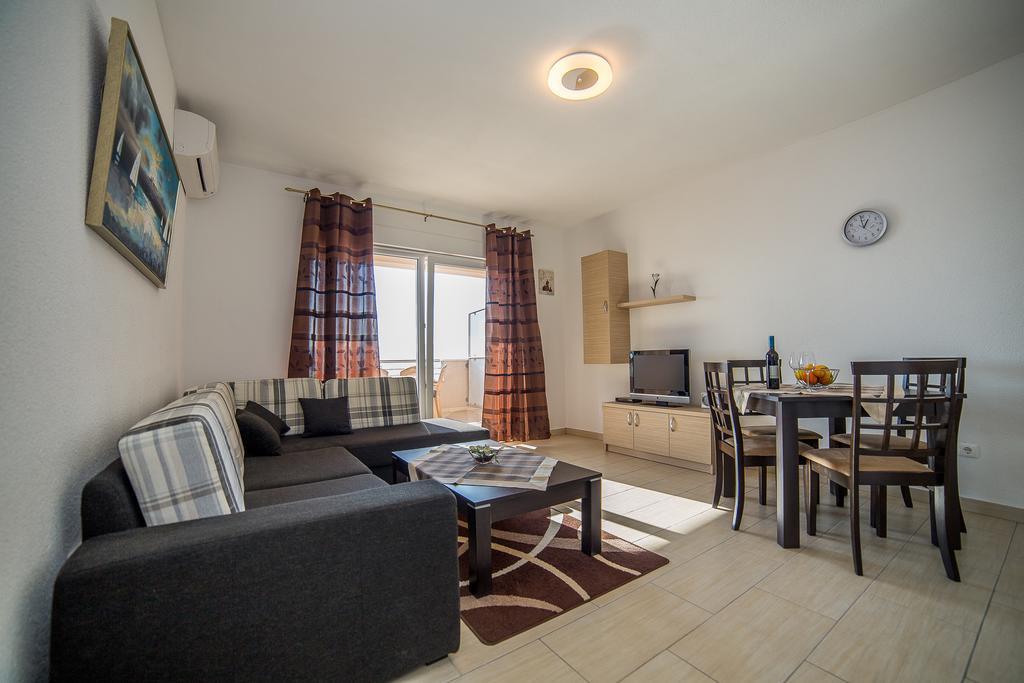 Apartments Kati 오미스 외부 사진