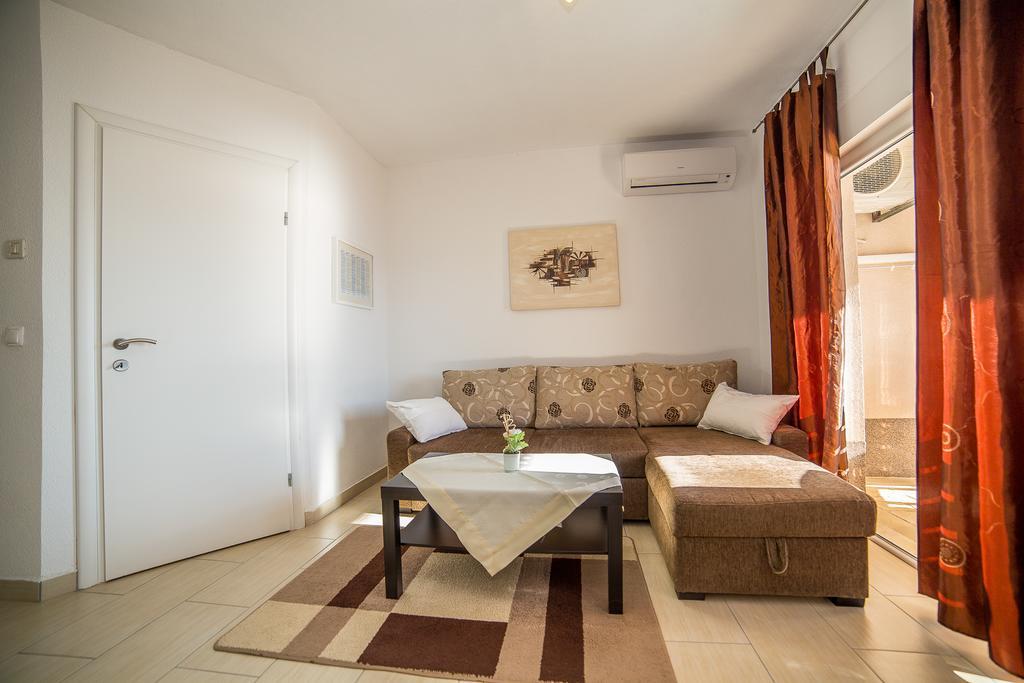 Apartments Kati 오미스 외부 사진