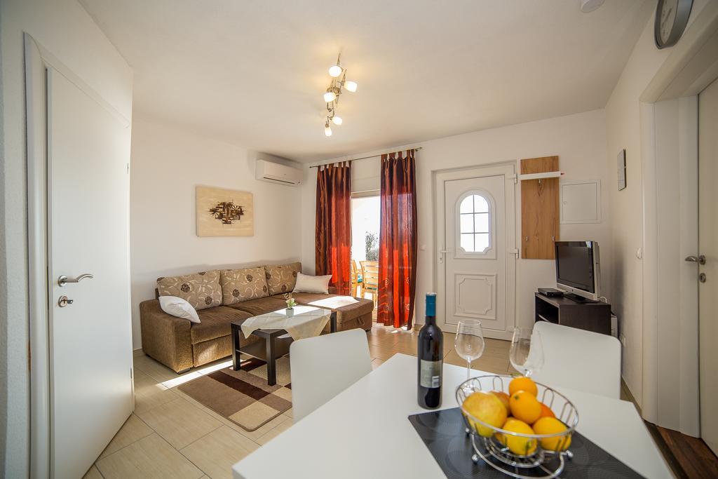 Apartments Kati 오미스 외부 사진