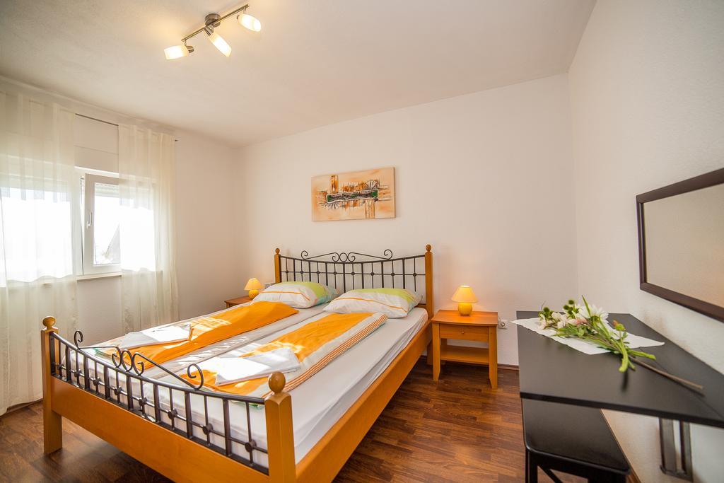 Apartments Kati 오미스 외부 사진
