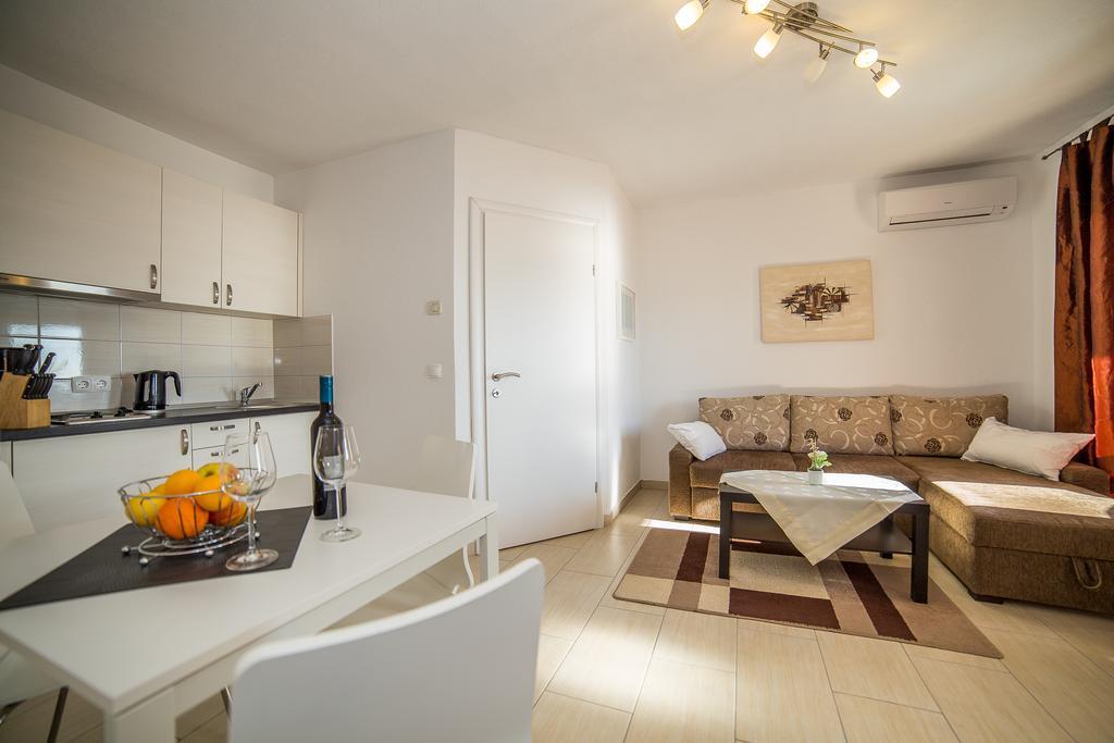 Apartments Kati 오미스 외부 사진