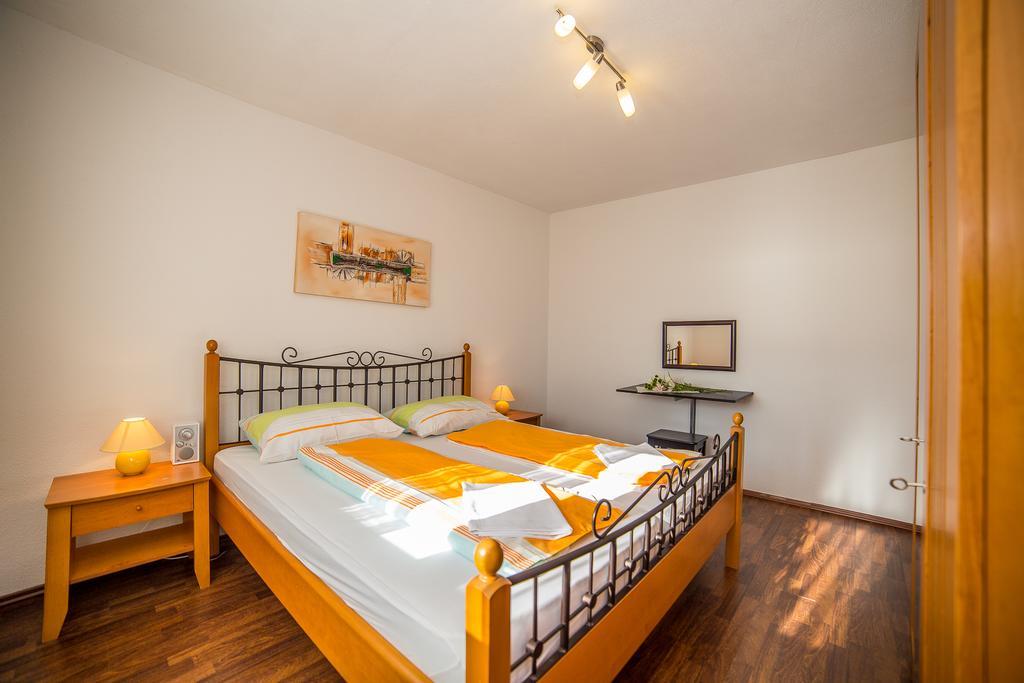 Apartments Kati 오미스 외부 사진